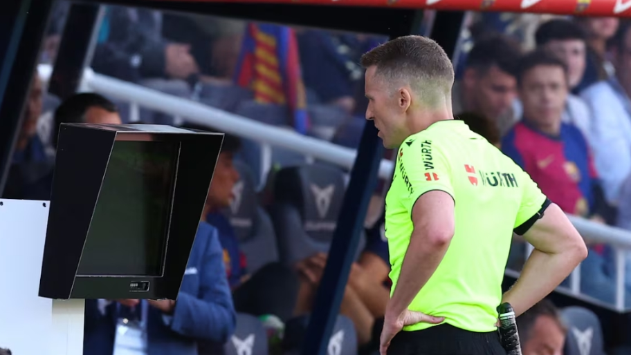 VAR Thiên Vị? Real Madrid “Đen Đủi”, Barca “Hưởng Lợi”! 