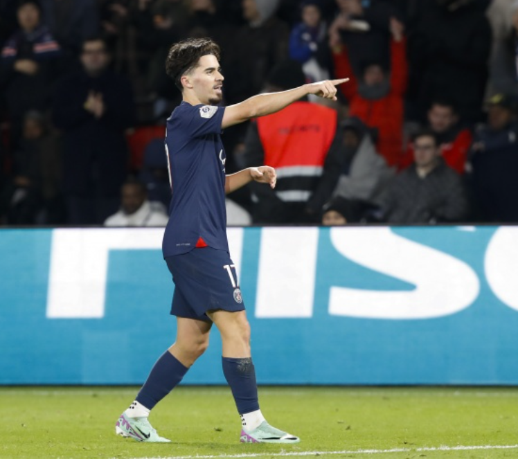 PSG Nổ Sấm: 9 Bàn Ghi, 0 Bàn Thua – Vitinha 98.3% Chính Xác!