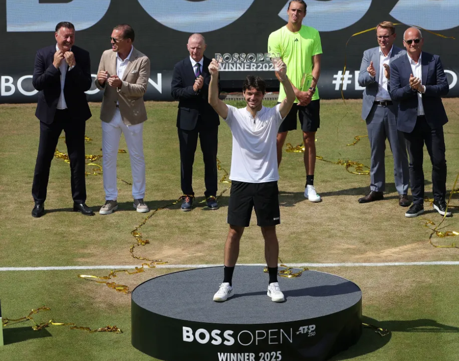 Stuttgart Open: Fritz vô địch