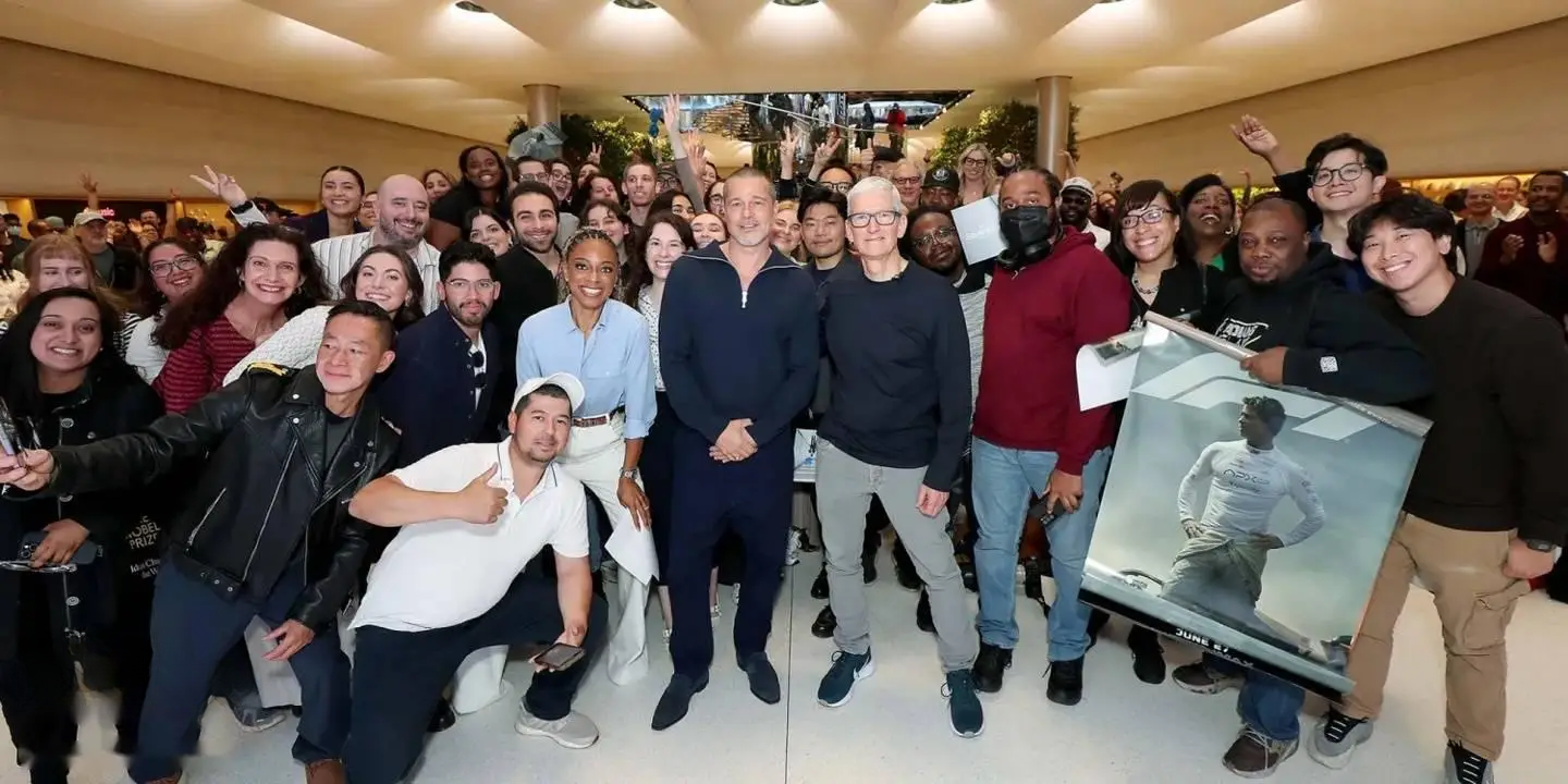 Tim Cook và Brad Pitt gây bão tại Apple Store New York, quảng bá bom tấn "F1: Cuồng Phong"