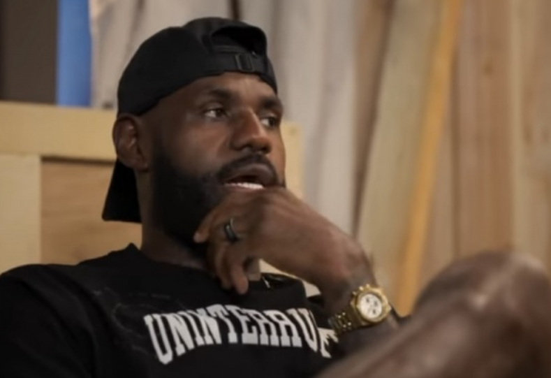 LeBron James Hé Lộ Bí Quyết Làm HLV Bóng Rổ!