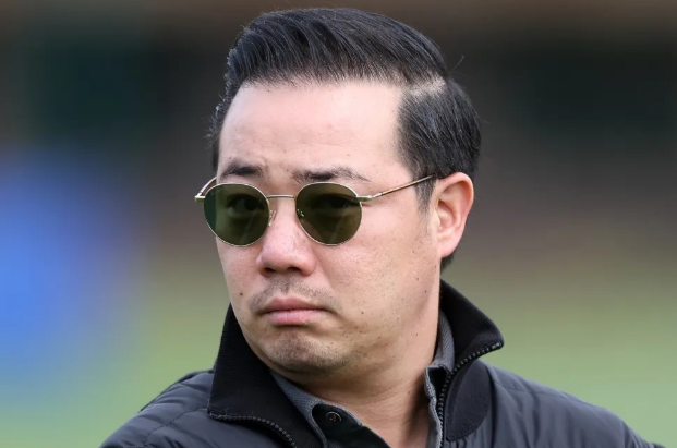 Doanh nghiệp của ông chủ người Thái của Leicester City đang đối mặt với sự sụp đổ hoàn toàn.