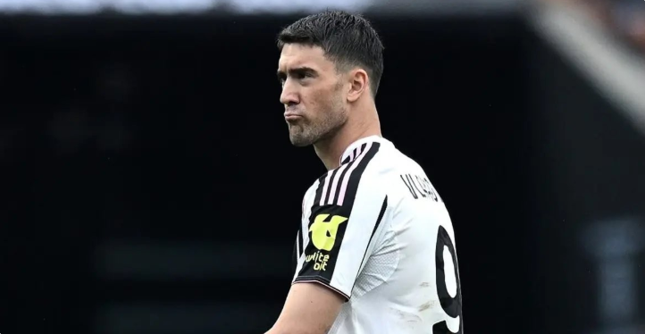 Vlahović chuẩn bị ở lại Juventus, chờ hết hợp đồng rồi ra đi