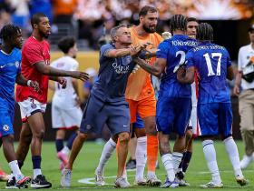 Sau trận chung kết Club World Cup, hai đội xô xát, Enrique xô ngã tiền đạo Pedro của Chelsea