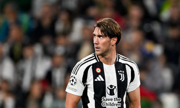 Romano: Vlahovic được giới thiệu đến Manchester United, nhưng Manchester United không thúc đẩy vụ 