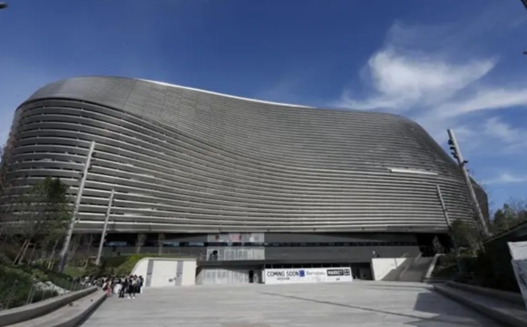 Chi hơn 1.300 triệu euro, Bernabeu giờ là trung tâm giải trí? Real còn đá bóng không?