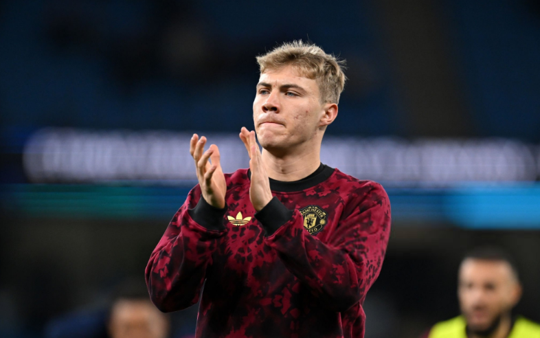 ​Mượn kèm điều khoản mua đứt, tổng giá trị lên tới 50 triệu euro