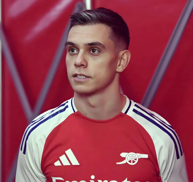 Arsenal có ký được tân binh bí ẩn trước khi hạn chót? Tương lai Trossard quyết định