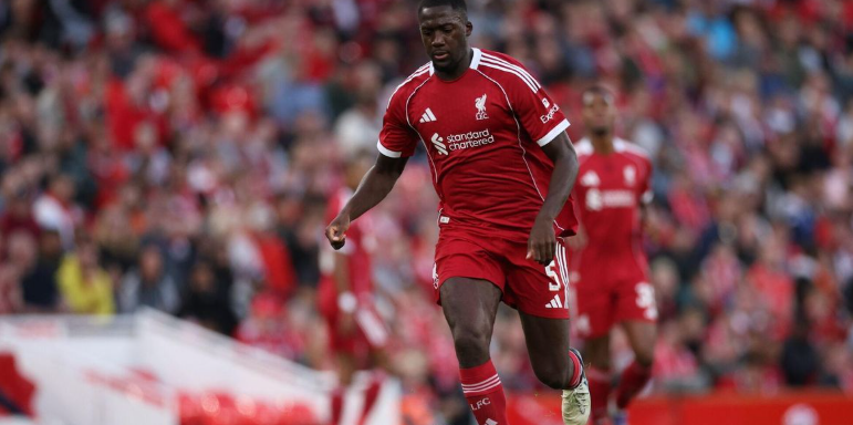 Maresca muốn ký hợp đồng với một trung vệ chơi bóng như Colwell, nhưng ban quản lý không đồng ý