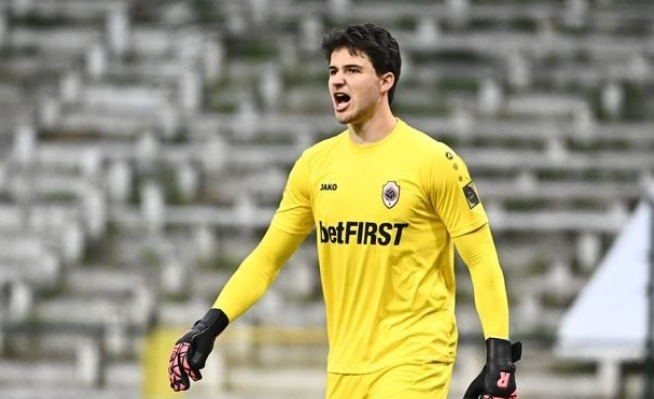 Phóng viên theo dõi: MU khó ký Donnarumma và “Dibu” Martínez, Lammons là một lựa chọn khác