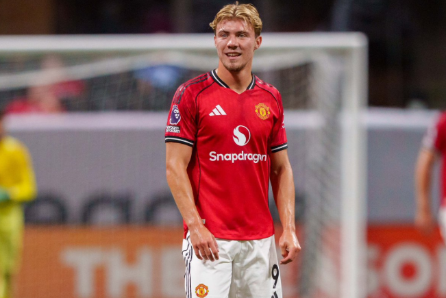 Romano: Hojlund muốn được cho mượn kèm điều khoản mua đứt, nhưng anh vẫn ưu tiên ở lại Man United