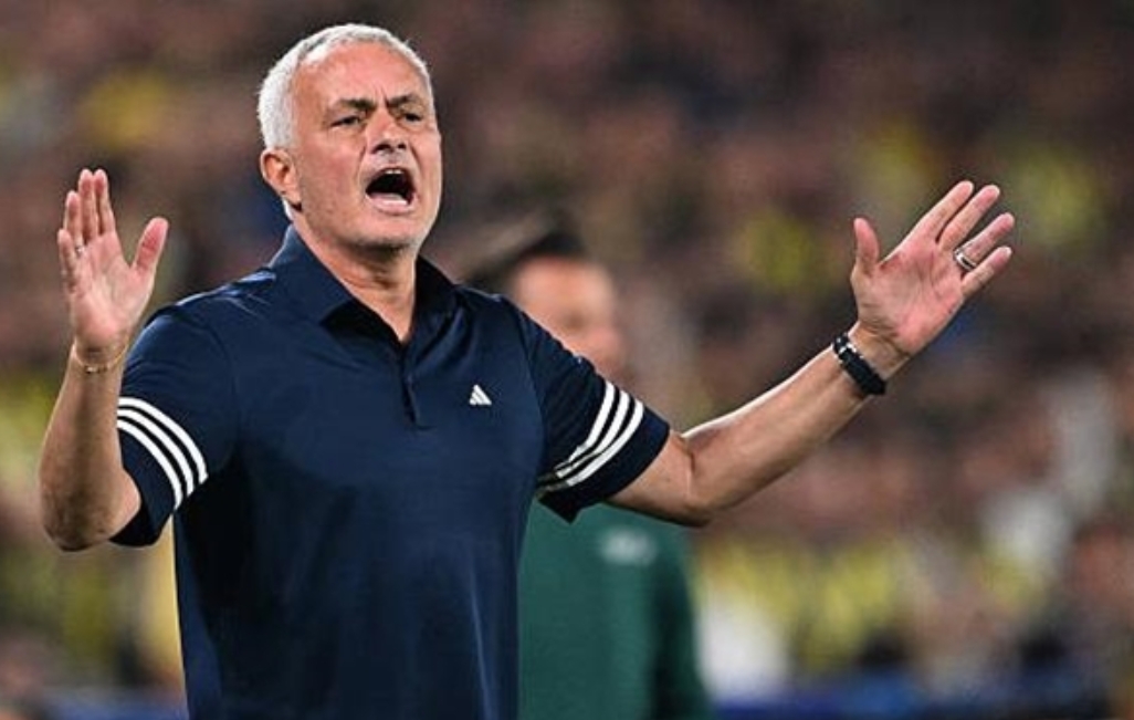 VAR cướp chiến thắng của Fenerbahce? Mourinho lại bế tắc