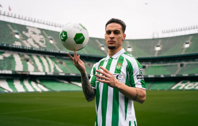 Phóng viên: Betis vẫn muốn chiêu mộ Antony, hy vọng Man United sớm đưa ra quyết định