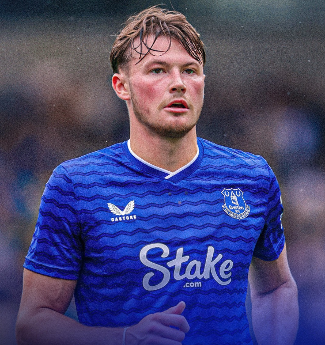 Sevilla đang đàm phán với Everton về việc mượn hậu vệ Patterson