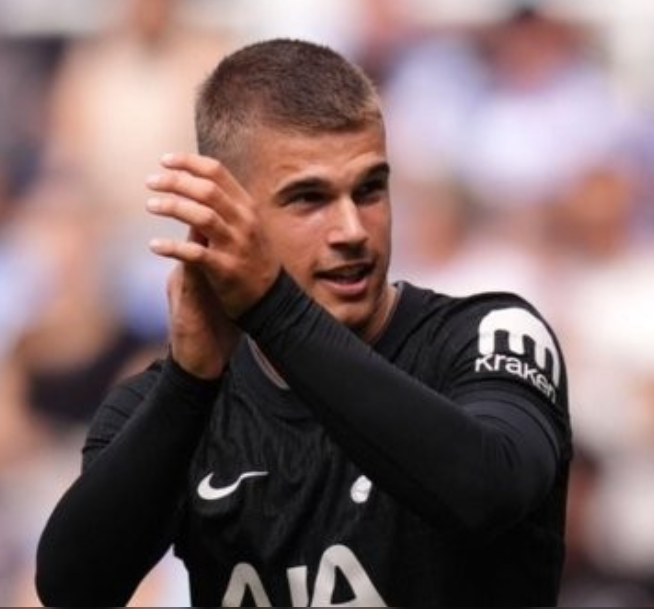 Romano: Hamburg đã được Tottenham cho phép mượn tài năng trẻ 18 tuổi Vušković